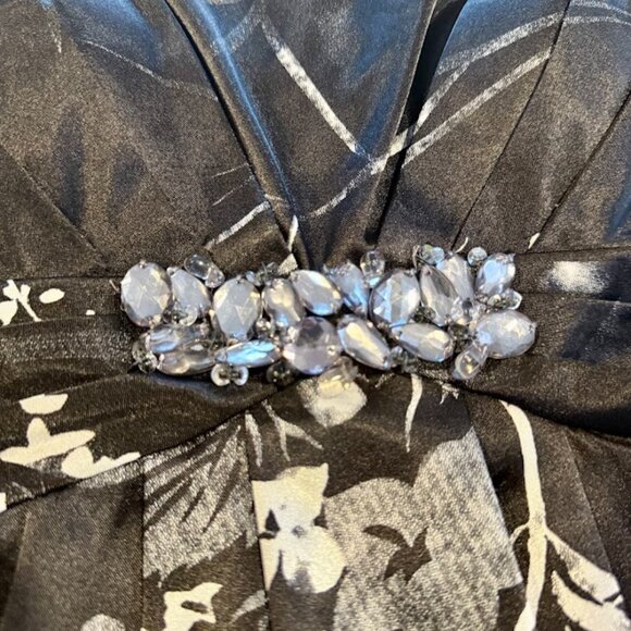 JS Collections Black Floral Satin Dress - Size 8 - NWT - Picture 3 of 10